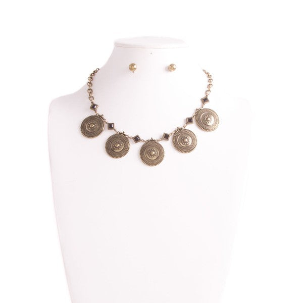 ANTIKcharme: Vintage Refinement Circular Stone Necklace